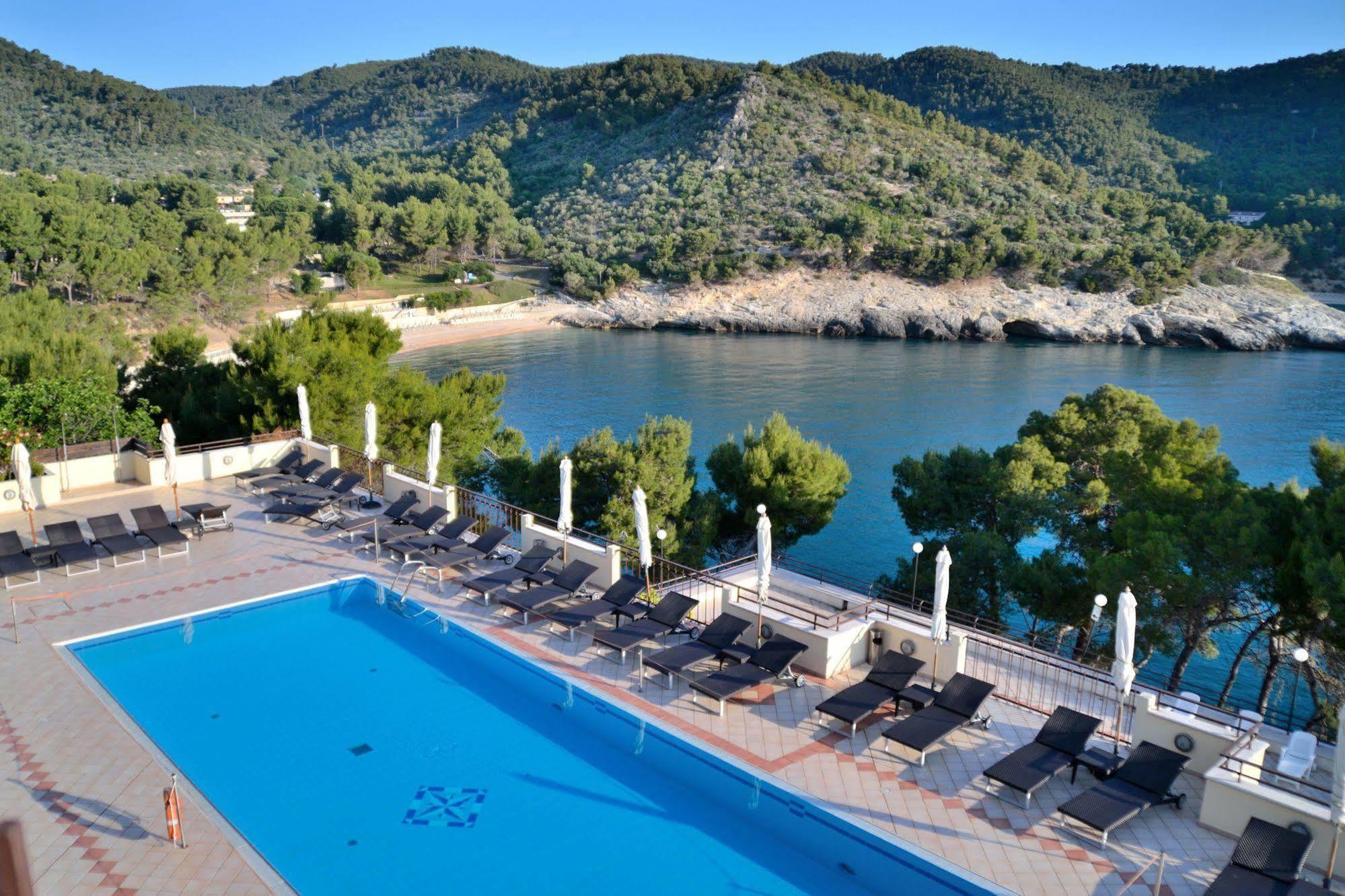 Pugnochiuso Resort - Hotel Del Faro Bagian luar foto