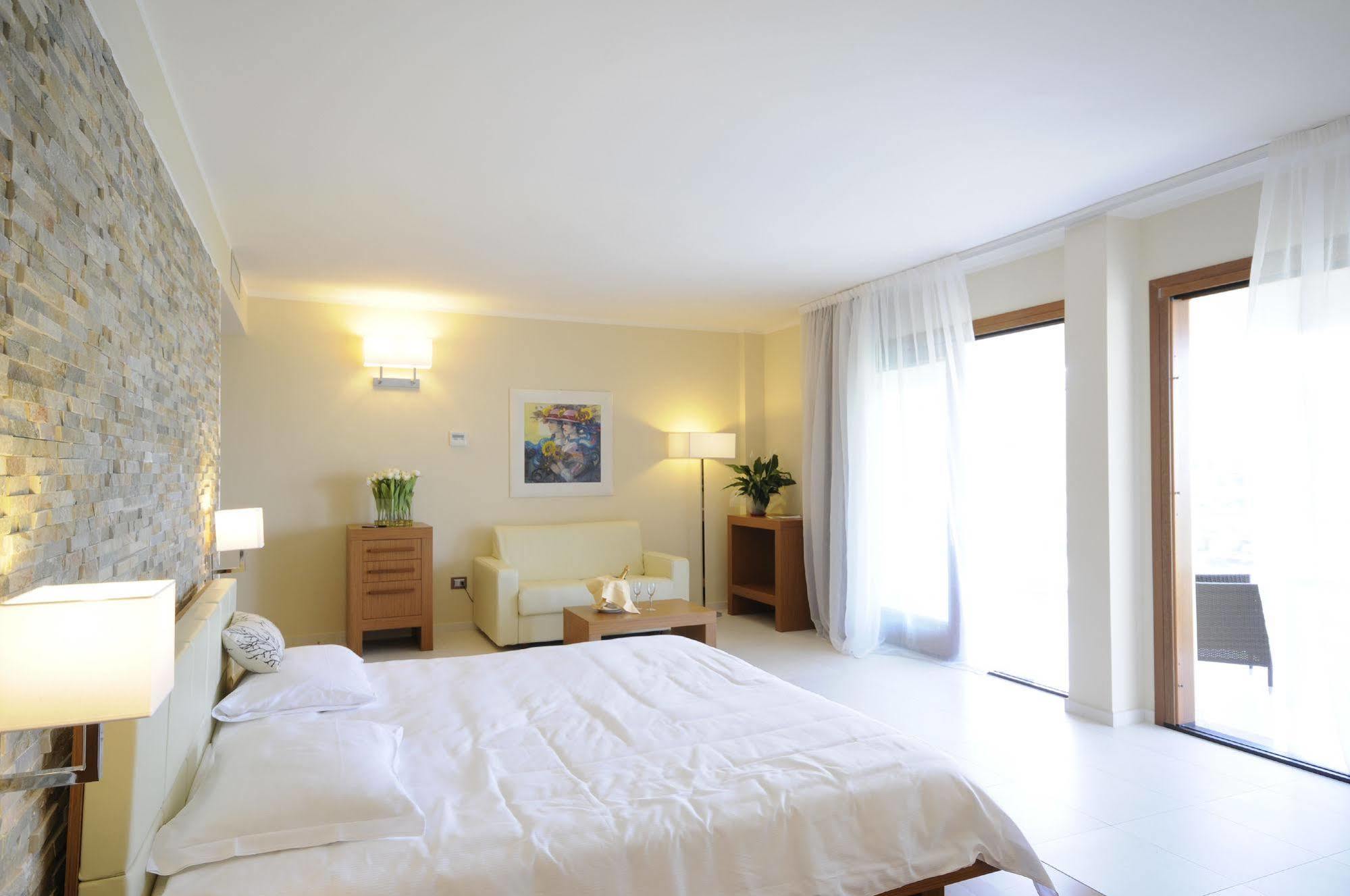 Pugnochiuso Resort - Hotel Del Faro Bagian luar foto